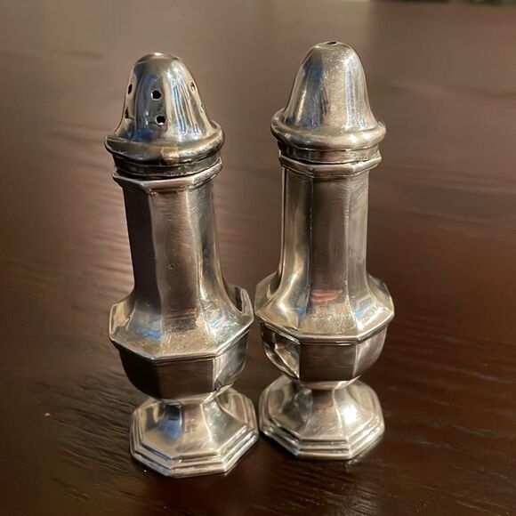 Coronet Plate Salt and Pepper Shakers, EP Lead Silver Plate, Vintage Silverplate - Picture 5 of 5